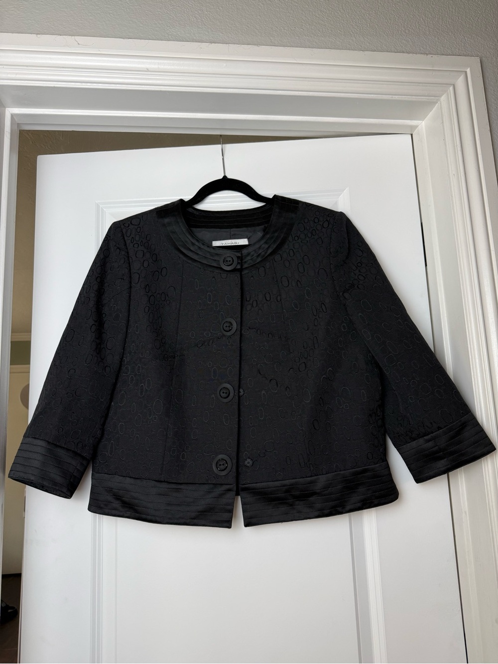 Tahari Black Cropped Textured Blazer with Trim